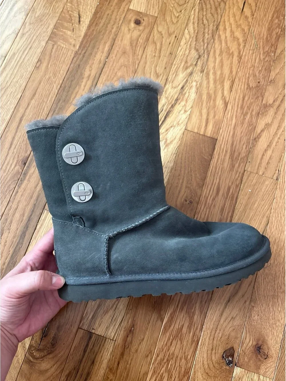 UGG Women’s Size 9 Turnlock Short Boot Charcoal Grey Suede Sheepskin Lining